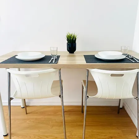 The Redondo House - No 4e1 - Comfortable Two-bedroom Apartament