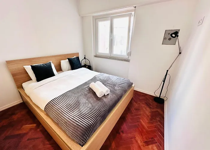 The Redondo House - No 4e1 - Comfortable Two-bedroom شقة