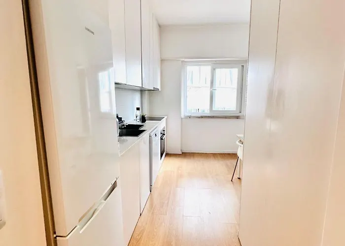 The Redondo House - No 4e1 - Comfortable Two-bedroom شقة